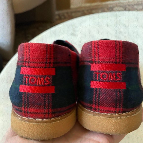 TOMS Classic Red & Navy Plaid Slip-Ons Women's Size 8.5 - Picture 2 of 6